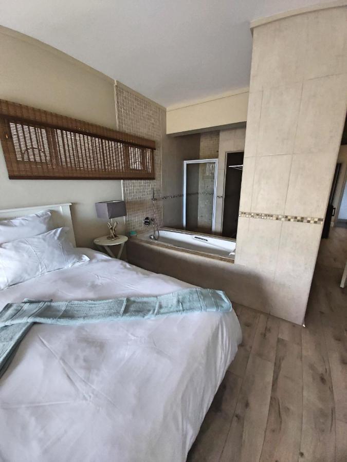 Whale Rock, Modern Beachfront Apartment 马盖特 外观 照片